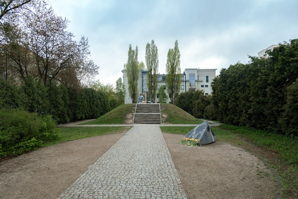 Mila 18 memorial stone Warsaw