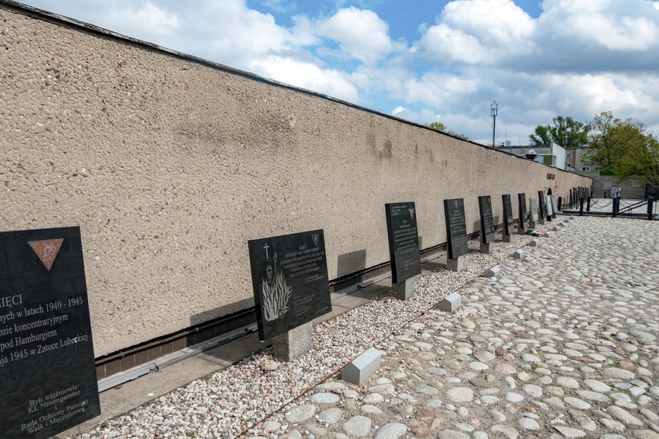 Memorial plates Pawiak