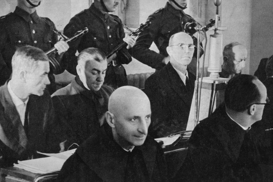Ludwig Fischer (second row, second from the left) during his trial before the Supreme National Tribunal in Warsaw.