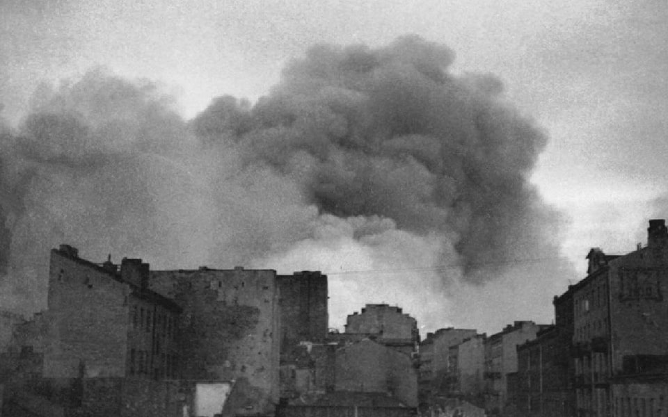 May 2, 1943 , Burning ghetto. In the foreground, Dzielna Street from Okopowa Stree