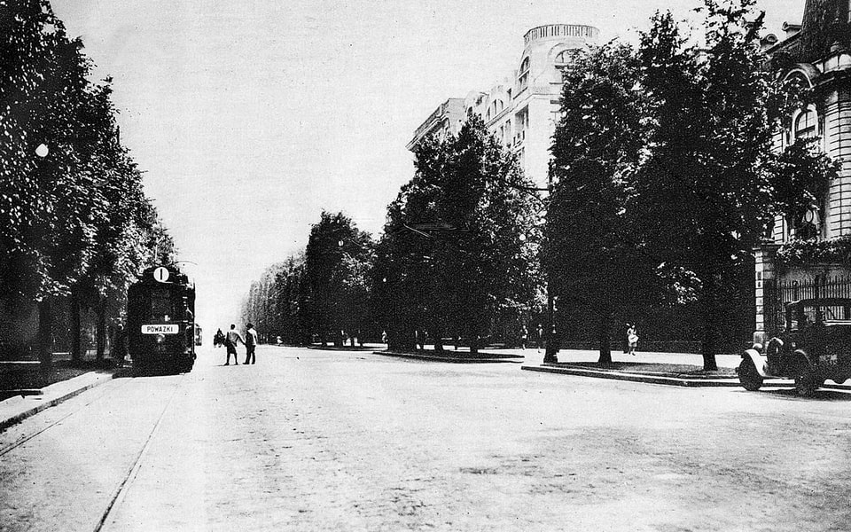 The location of the Kutschera action - Aleje Ujazdowskie at the intersection with Chopina Street
