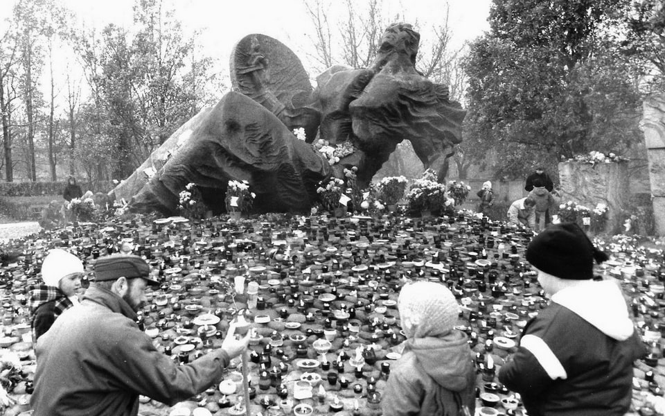 Years 1970-1980 , Monument to the Fallen Undefeated.