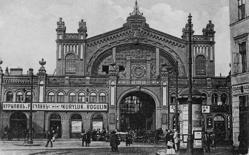 1910 , Hale Mirowskie in Warsaw.