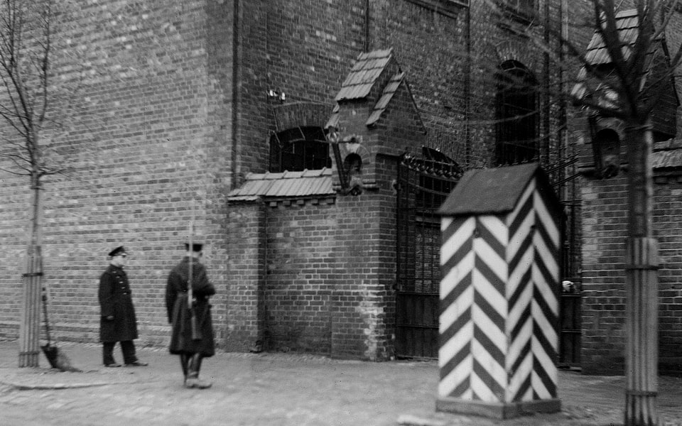 1932 , Prison at 37 Rakowiecka Street in Warsaw.