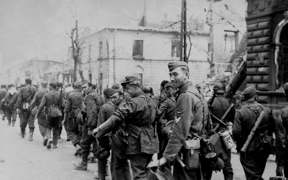 Waffen-SS troops entering Warsaw August 1944 — 17,000 German soldiers sent to crush the Uprising