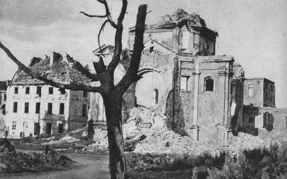 Kościół_św._Kazimierza_w_Warszawie_w_1945_roku