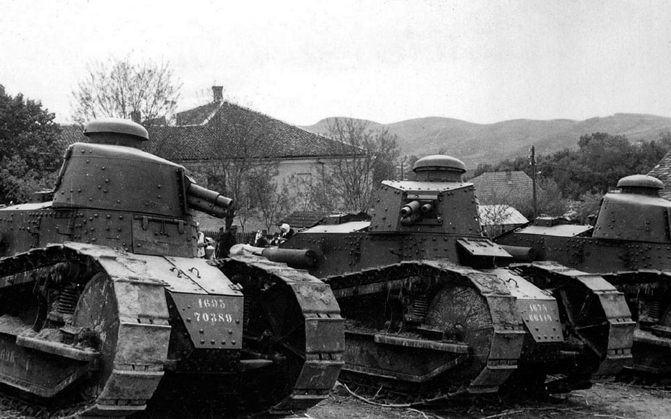 These First World War vintage Renault FT-17 tanks were among sixty-one obtained from France by Jugoslavia in the mid-1930s. They were issued to 1 Armoured Battalion