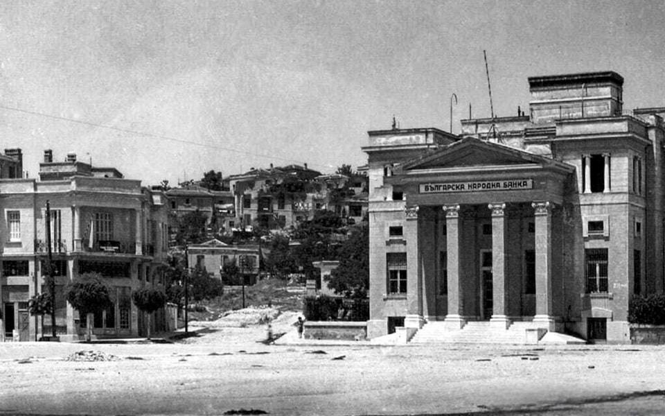 In the town of Serres, the branch of the National Bank of Greece was renamed National Bank of Bulgaria