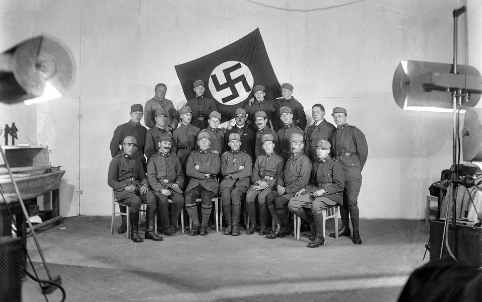 A group photo of 20 SA-Männer, members of the Sturmabteilung, taken around 1925 at Schellingstraße 50 in Munich