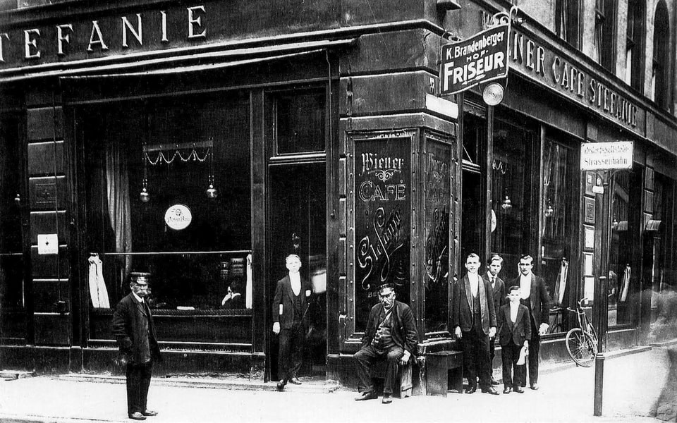 Café Stefanie at Amalienstraße 25 around 1905