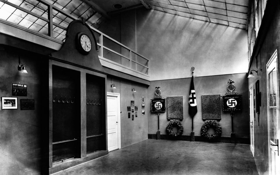 the Honor Hall in the Schellingstraße Nazi offices, ca. 1927