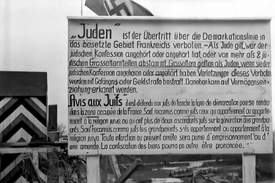 Jews were not allowed to cross the demarcation line