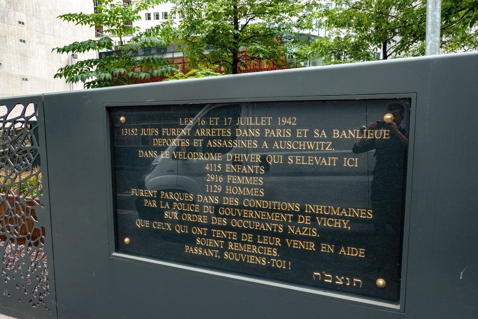 A memorial plaque Velodrome d'Hiver