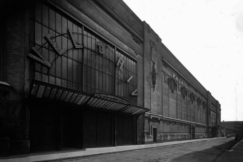 The facade around 1920