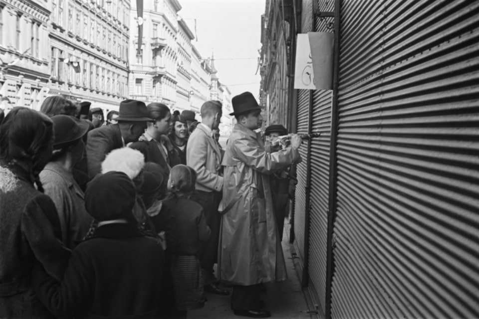 Jews are forced to label Jewish businesses, Vienna, March 1938