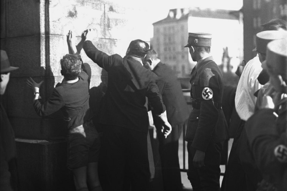Jews are forced to wash off Fatherland Front inscriptions. 1938