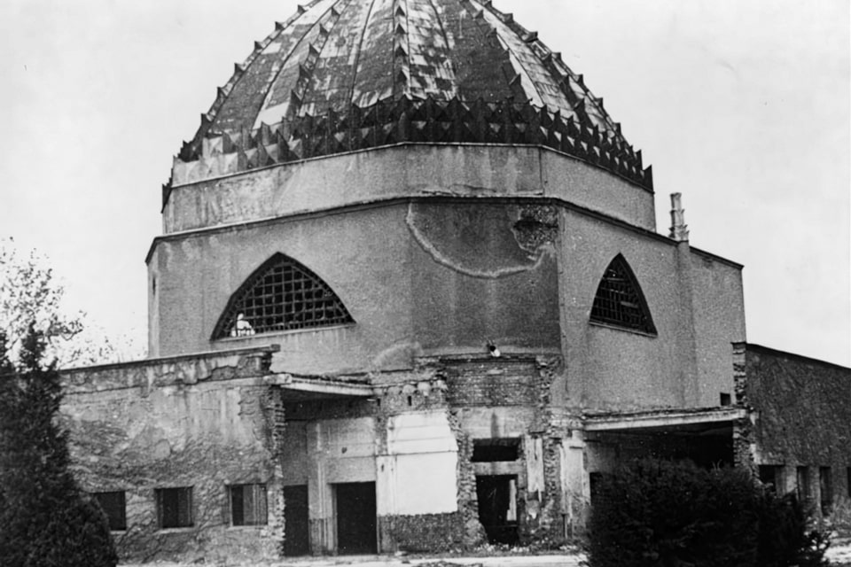 Devastated ceremonial building at the Israelite Cemetery near the Central Cemetery after the November pogroms of 1938