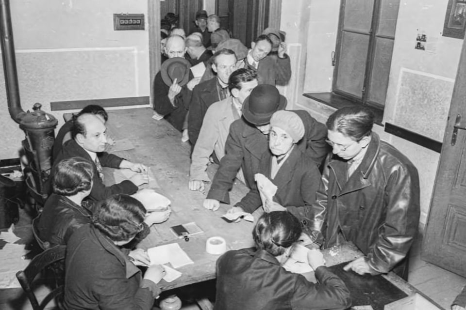Property registration prior to Aryanization