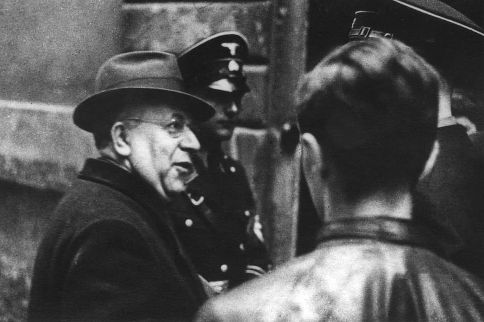 Wien, Austria, The arrest of Jews by SS soldiers