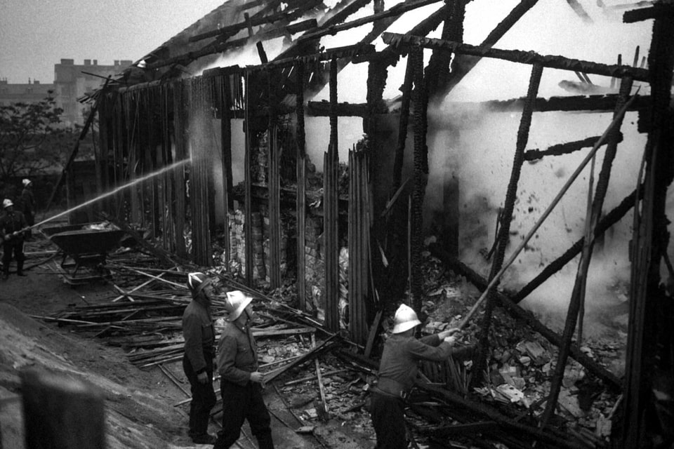 Firefighting in a warehouse of the Körbitz glass factory at Vienna's Aspangbahnhof. 1948