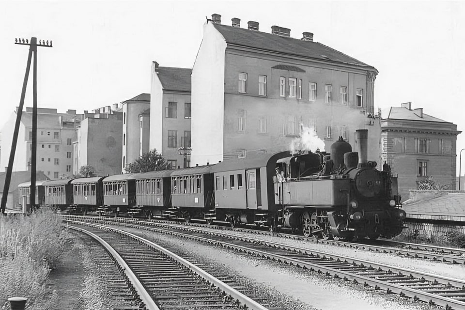passenger train 4831 at Vienna-Aspangbahnhof. 1957