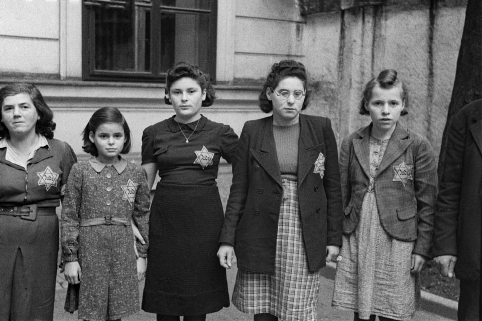 Jews must wear the Star of David 1941