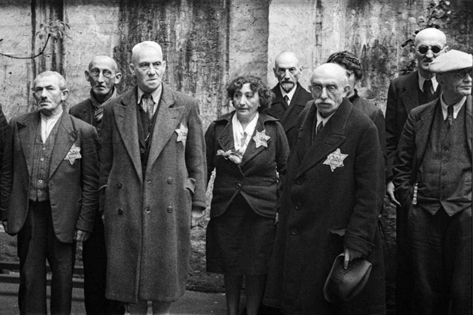 Viennese Jews forced to wear the yellow star of David