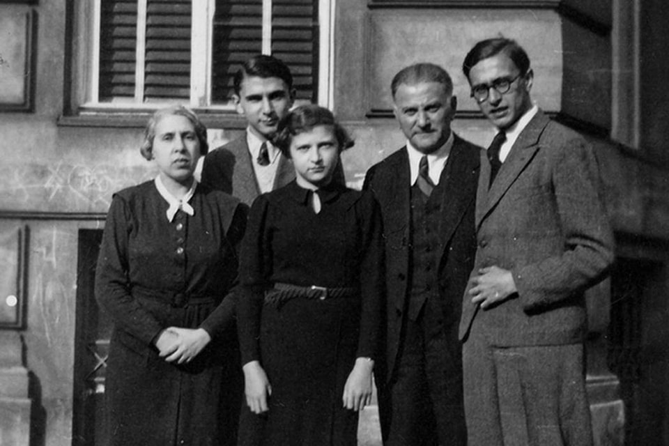 Elka, Harry, Mia, Leo, & Uri Gruenberg—last family portrait, c.1938
