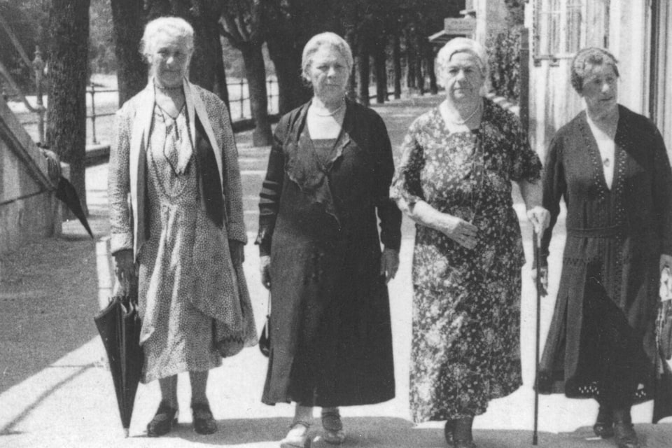 Four of the Freuds sisters. Paula Winternitz, Marie Freud, Anna Bernays, Adolfine Freud at Bad Ischl on July 4, 1932