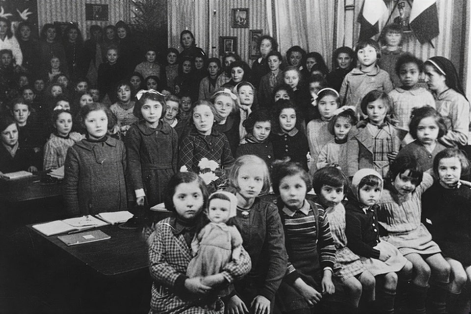 Jewish children in Paris in 1940