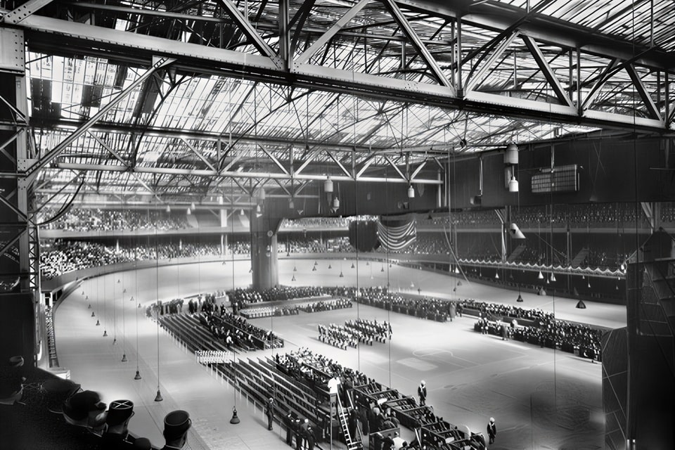 Vel d'Hiv in 1959 during an army evening, soon before the closure of the center