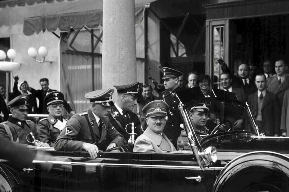 Hitler's bodyguards around his Mercedes W31 G4, registration WH-32290, Vienna 1938
