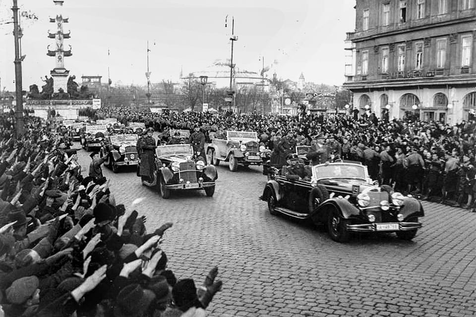 Hitler's motorcade on the Ringstrasse, 9 April 1938