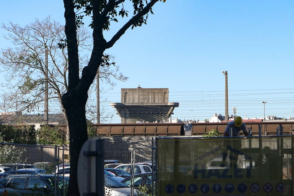 The site of the Nordwestbahnhof today, with the Augarten flak tower in the background — photographed in 2021