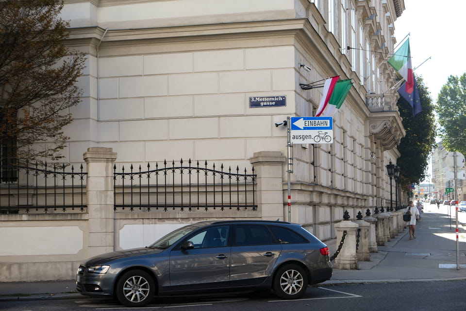 The Italian embassy on Rennweg today, where Hitler's motorcade stopped on 9 April 1938