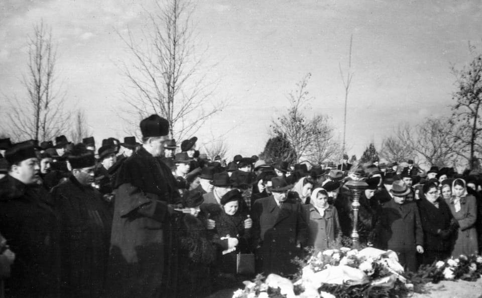 Rabbi Jeno Frenkel leads a memorial service following the exhumation and reburial of Jewish Holocaust victims
